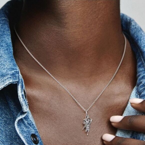 Jewelry - Elegant Silver Pendant Necklace